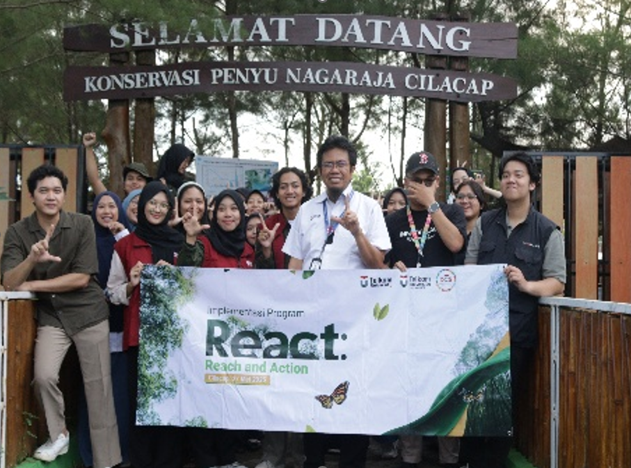 ECORISE: Aksi Nyata Mahasiswa Teknik Logistik Telkom University Purwokerto Jaga Ekosistem Laut Lewat Pelepasan Tukik