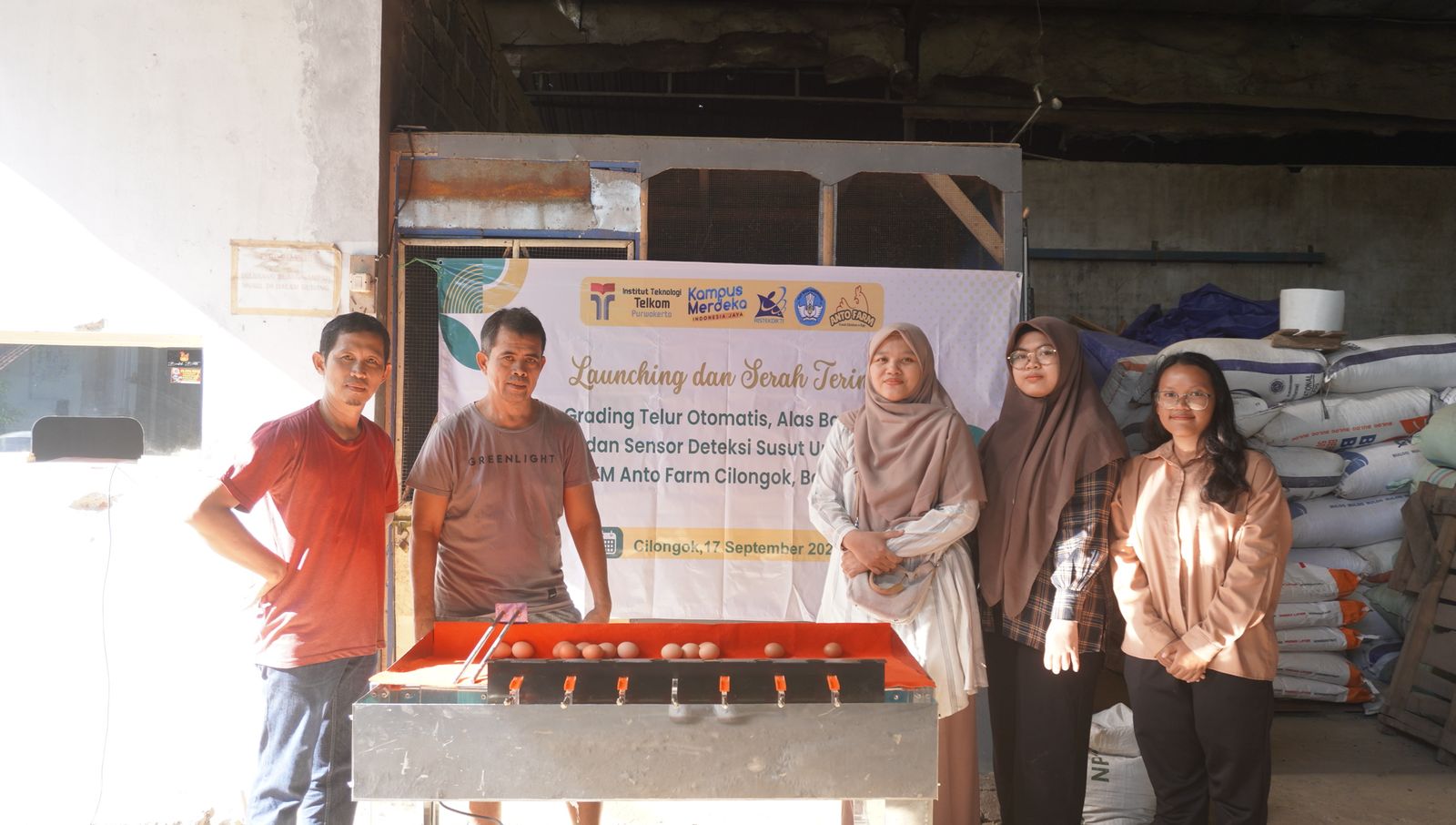 Tim Dosen Teknik Logistik Merancang Alat Pemilah Telur Otomatis Berkolaborasi dengan Kemendiksaintek